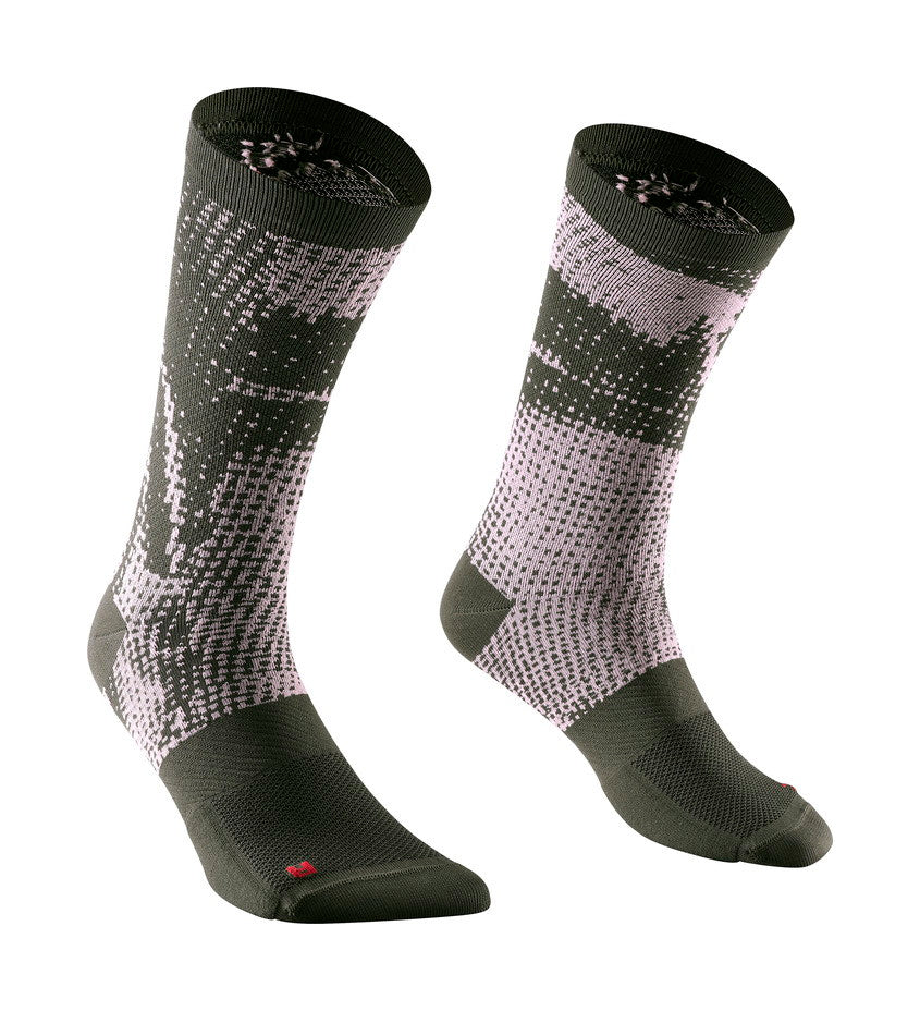 ESSENTIAL GRAPHIC SOCKS - FOREST GREEN | MAVIC ブランド公式サイト