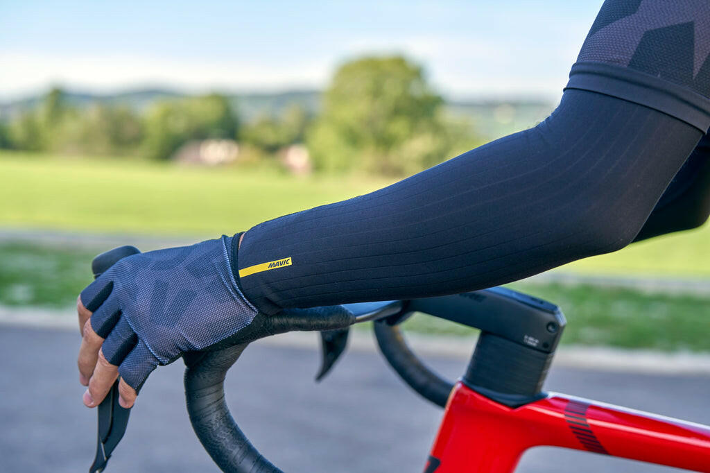 AKSIUM GRAPHIC GLOVE - BLACK
