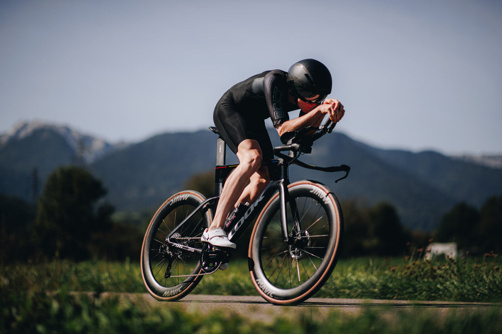 【2026新製品】MAVIC COSMIC SL 65登場！進化した「ワイドリム」が平坦最速の走りと迫力のルックスを実現