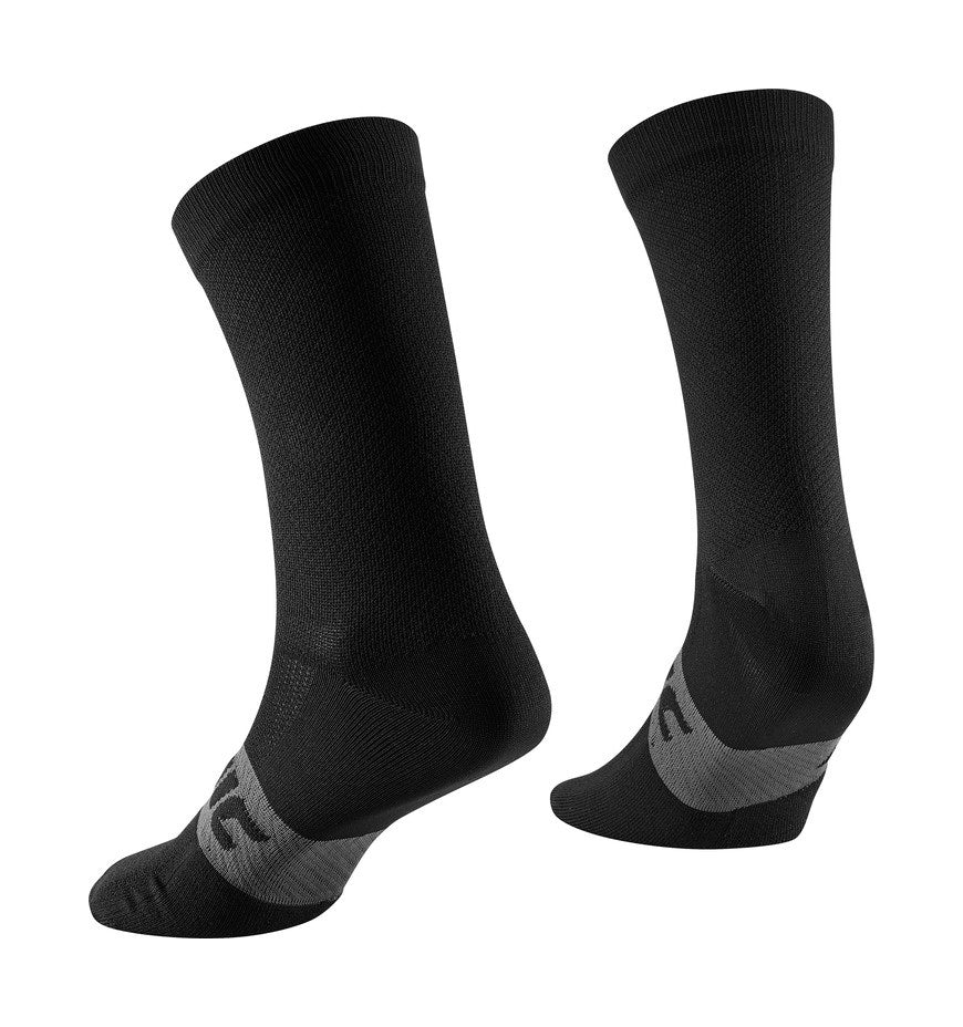 ESSENTIAL MID SOCKS - BLACK