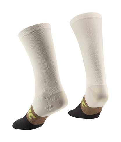 ESSENTIAL HIGH SOCKS - WHITE PEPPER
