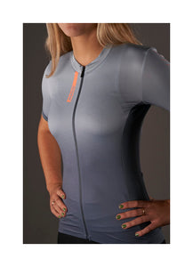 ESSENTIAL GRAPHIC JERSEY-ORION BLUE/CELESTE- Womens